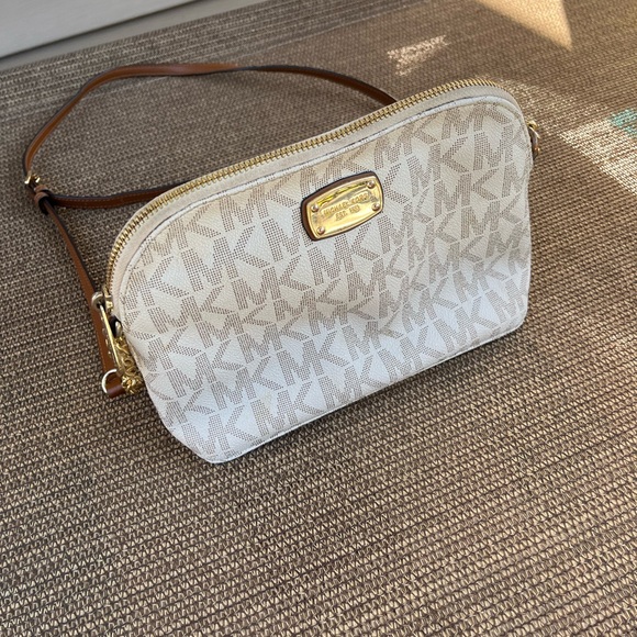 Michael Kors Crossbody purse - Picture 5 of 6